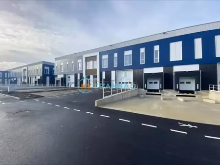 location local industriel 823 m² à moissy-cramayel (77550)