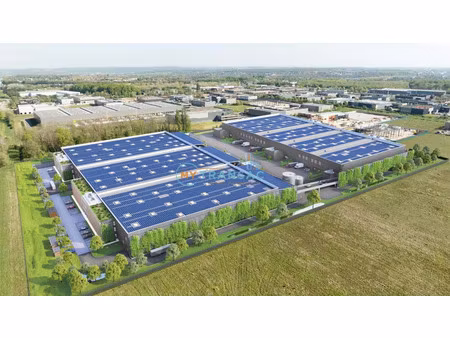 location local industriel 2798 m² à croissy-beaubourg (77183)