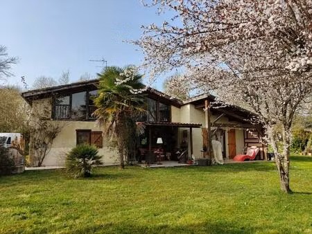 secteur seissan  maison de charme sur un havre de paix