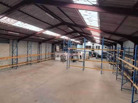 entrepôt de 700 m² stockage et bureaux
