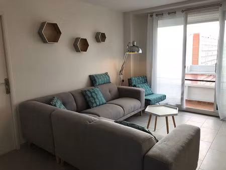 location appartement 6 pièces 101 m² à bron (69500)