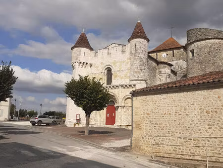 location appartement 2 pièces 34 m² à écoyeux (17770)