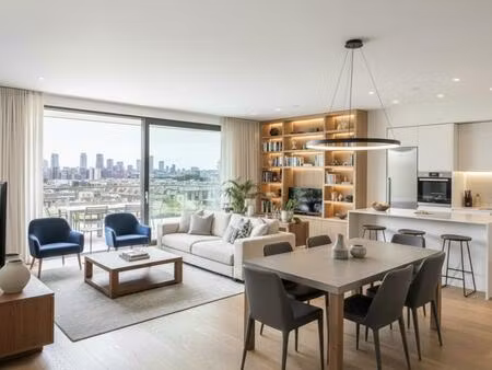 *appartement cinq pièces de 104m²  deux terrasses et balcon  avec parkings – cœur de la ci