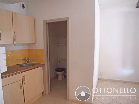 location appartement 1 pièce 15 m² à roquebrune-sur-argens (83520)
