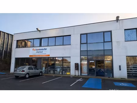 bureaux rénové sur un grand open space divisible