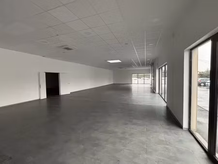 à louer – local professionnel / commercial – 162 m² – feurs