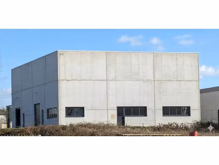 entrepôt + 3 bureaux à la zi de l'inquétrie