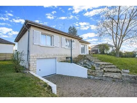 maison individuelle de plain pied avec sous-sol semi-enterré