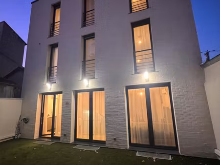 belle villa neuve avec petit jardin et toit terrasse