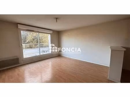 a proximité du centre-ville  tous commerces et services à pieds