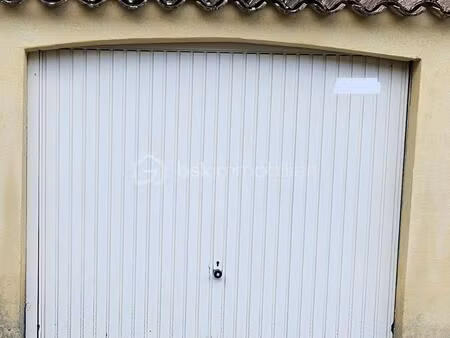 parking de 15 60 m² à nimes