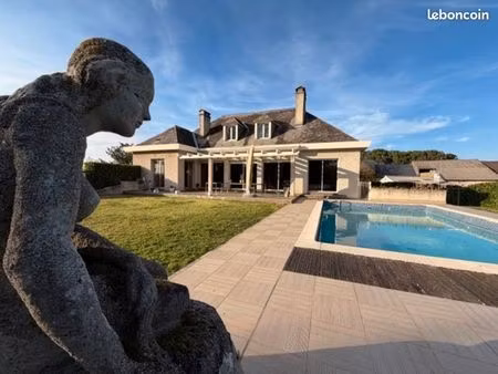 maison 12 pièces 230 m²