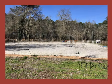 propriété équestre avec carrière  paddocks et boxes sur prè