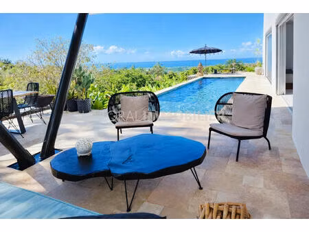 villa d'architecte avec piscine  vue mer