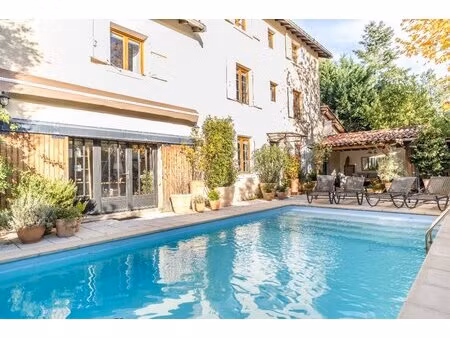 belle maison ancienne au cœur de saint bernard