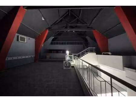 vaste immeuble disponible de suite