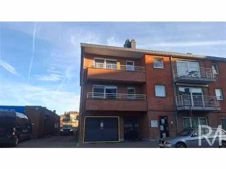 garage idéalement situé à ans