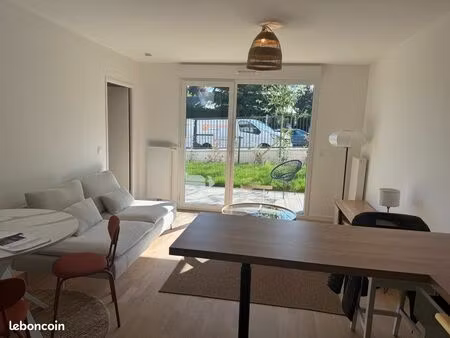 t2 meublé 43 m² + grand jardin + parking : résidence neuve sécurisée – parking