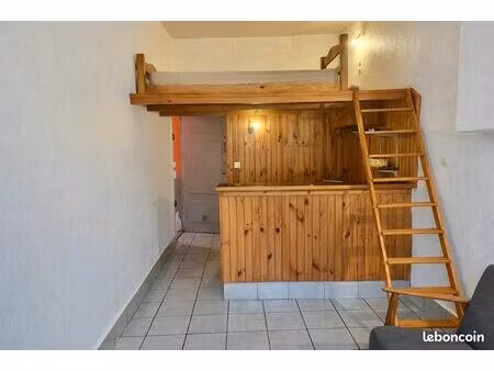 studio lumineux avec mezzanine