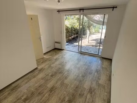 2 pieces quartir bouche du loup rez de jardin 50m des plages