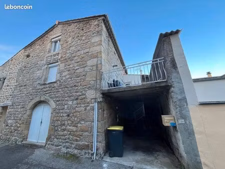 maison en pierre ■mode de chauffage : poêle à granulés de bois ➕ radiateurs électriques■dp