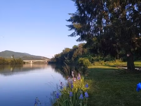 logement 60m2 au bord de l'eau terrain parking