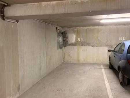 parking 14 m² le mans