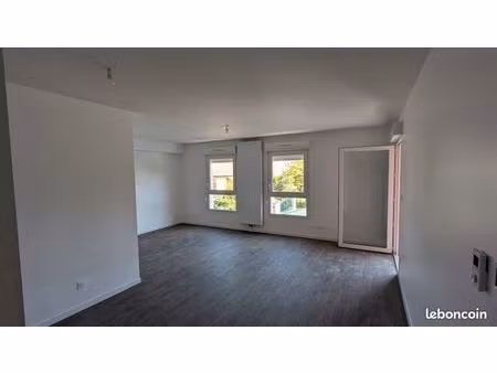 studio 1 pièce 33 m²