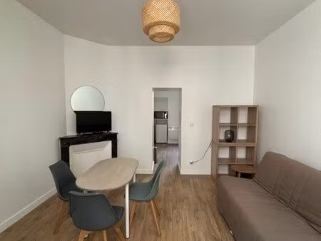 location appartement t1 - hyper centre de laval - refait à neuf
