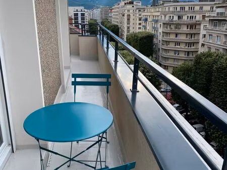 superbe t2 immeuble le titan 5 avenue albert 1er de belgique