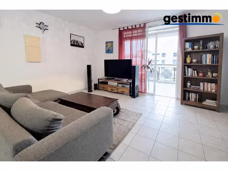 t2 avec terrasse et parking – résidence avec piscine – badu