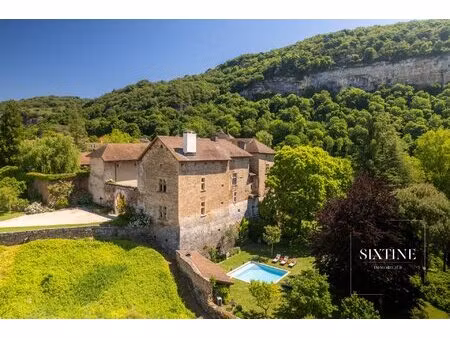 château rénové avec piscine