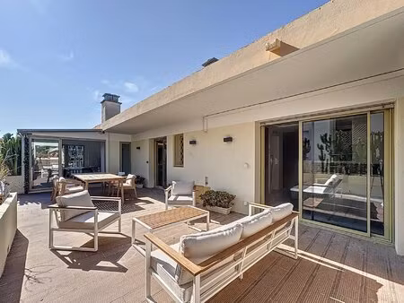 vente interactive - toit terrasse entièrement rénové - dernier étage - le cannet