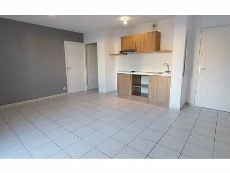 location appartement  49.9 m² t-3 à béziers  720 €