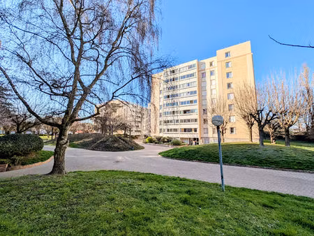 sartrouville - appartement 4 pièces de 93 m² - loggia + grande cave + parking en sous-sol.