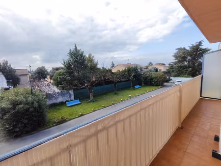 t3 rénové avec balcon  cave et parking