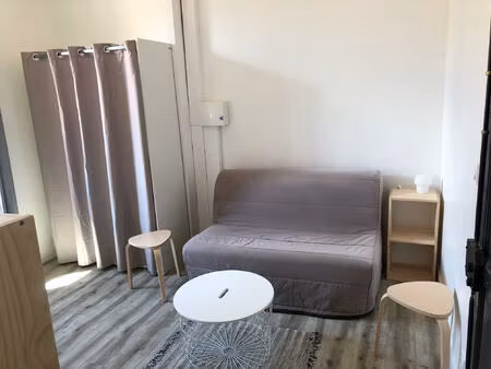 studio meublé  à deux pas du centre-ville.