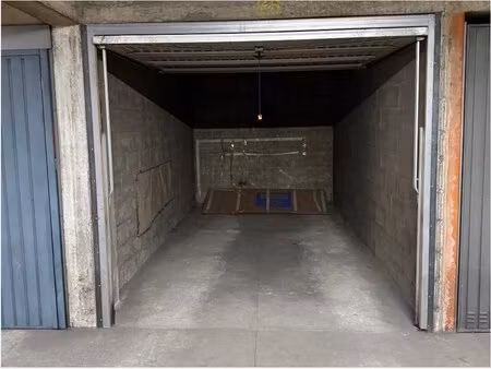 neuilly-sur-seine : poissonniers / huissiers