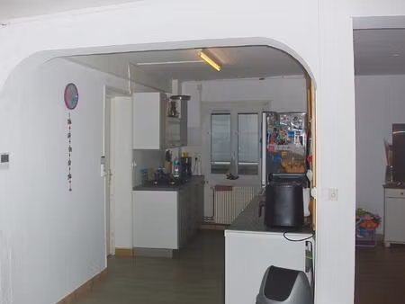 abbeville belle maison équipée p m r trois gandes chambres dont une au rdc.