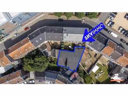 enorme entrepôt - plein de possibilite - ideal dison !