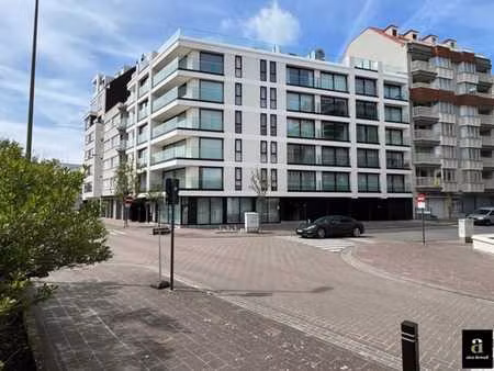 parking couvert double facilement accessible [av. j. nellens