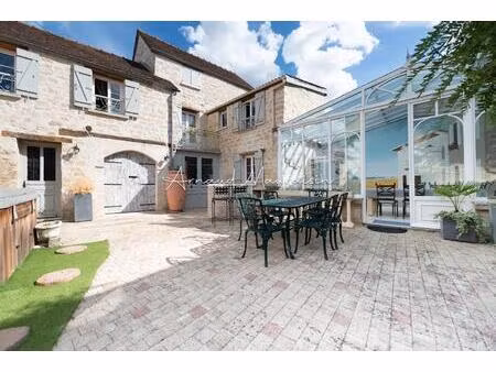 propriété en pierre au coeur de village !