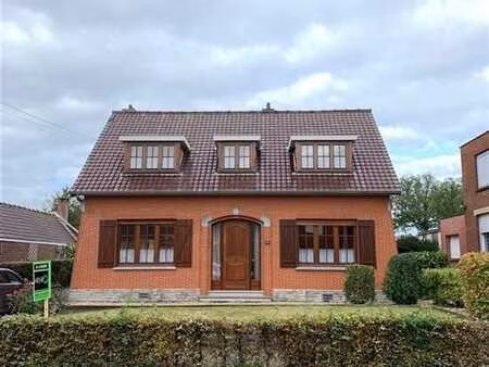 grande maison avec un superbe extérieur !