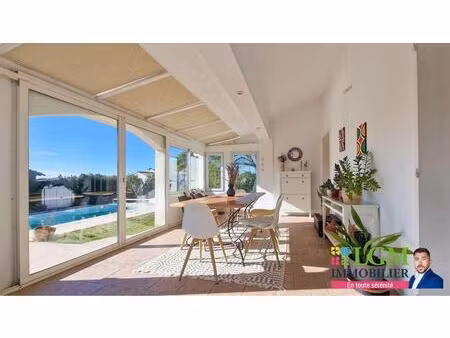 a vendre  superbe villa de plain-pied avec piscine  dans un secteur ou il fait bon vivre !