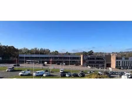 location temporaire d'une surfaçe commerciale / entrepôt - e