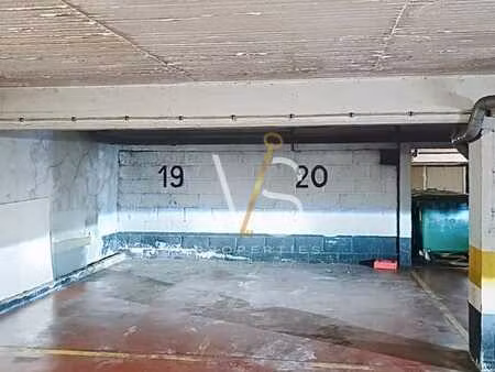 arbre ballon 30 - emplacement de parking a louer !