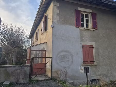 bureaux/locaux d'activité à rénover de 65m² avec terrain de