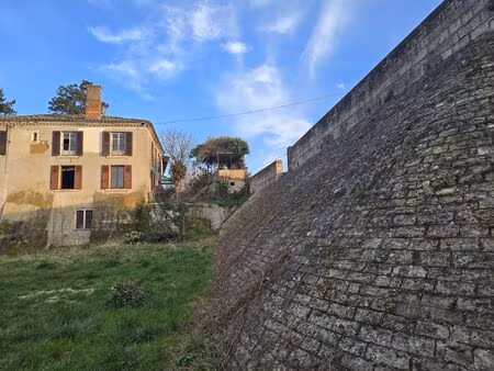 bureaux/locaux d'activité de 210m² à rénover sur une parcell