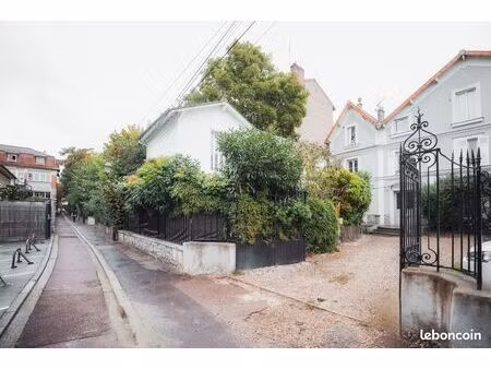 place de parking – 100m gare d'enghien