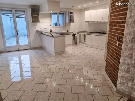 maison 100 m² – 2 chambres + bureau – terrasse – cheminée – 890 /mois